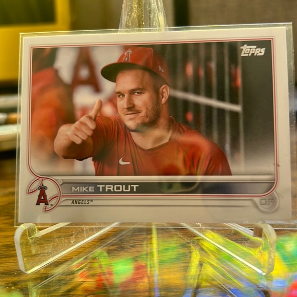 Mike Trout ‘Thumbs Up’ RARE - Picture 2 of 3